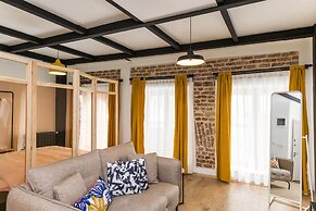 Amalia Flats by Oval