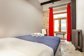 Amalia Flats by Oval