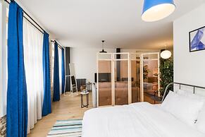 Amalia Flats by Oval