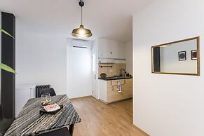 Amalia Flats by Oval