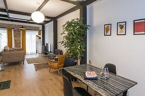 Amalia Flats by Oval