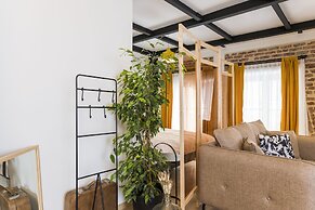 Amalia Flats by Oval