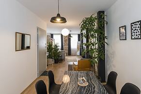 Amalia Flats by Oval