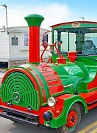 Sleeps 6, Gym, Entertainment, Pool, Beach