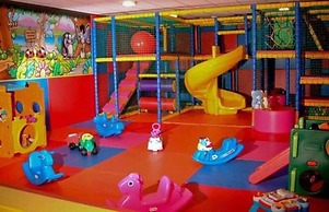 Sleeps 6, Gym, Entertainment, Pool, Beach