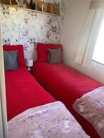 Sleeps 6, Gym, Entertainment, Pool, Beach