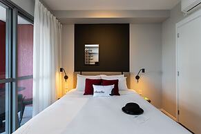 Charlie Rua dos Pinheiros