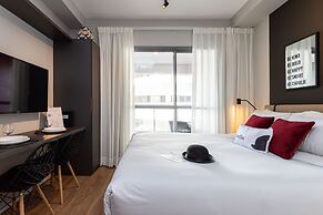 Charlie Rua dos Pinheiros