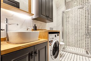 Olympia Flats by Oval