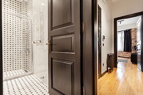 Olympia Flats by Oval