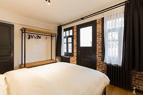 Olympia Flats by Oval