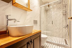 Olympia Flats by Oval