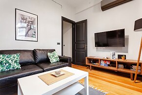 Olympia Flats by Oval