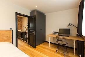 Olympia Flats by Oval