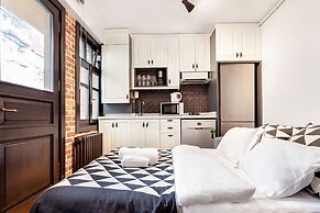 Olympia Flats by Oval