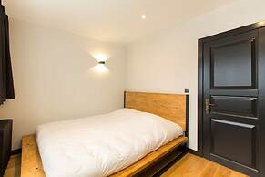 Olympia Flats by Oval