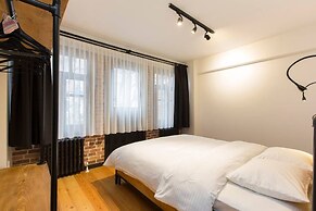 Olympia Flats by Oval