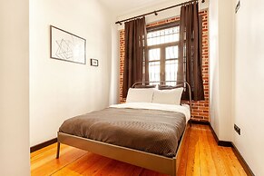 Olympia Flats by Oval