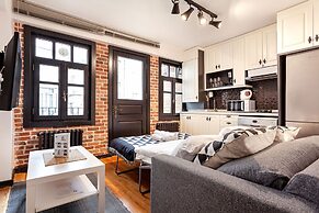 Olympia Flats by Oval