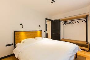 Olympia Flats by Oval