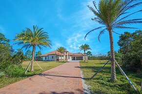 Stunning Luxury Mediterranean-style Private Oasis!
