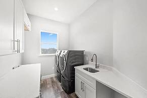 Stunning Luxury Mediterranean-style Private Oasis!