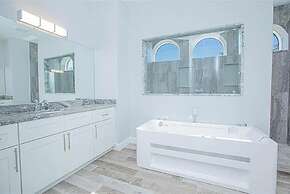 Stunning Luxury Mediterranean-style Private Oasis!