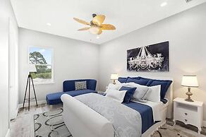 Stunning Luxury Mediterranean-style Private Oasis!