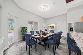 Stunning Luxury Mediterranean-style Private Oasis!