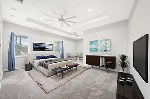 Stunning Luxury Mediterranean-style Private Oasis!