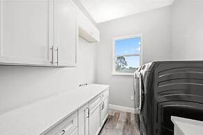 Stunning Luxury Mediterranean-style Private Oasis!