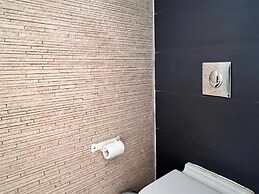 2 BR next to Old City with Patio by FeelHome