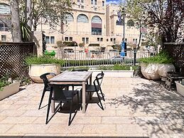 2 BR next to Old City with Patio by FeelHome