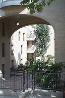 2 BR next to Old City with Patio by FeelHome