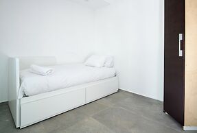 2 BR next to Old City with Patio by FeelHome