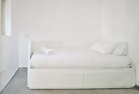 2 BR next to Old City with Patio by FeelHome