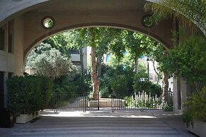 2 BR next to Old City with Patio by FeelHome