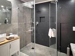 2 BR next to Old City with Patio by FeelHome