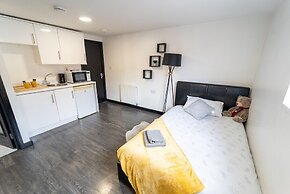 44 North Road Studios Near QE and UOB