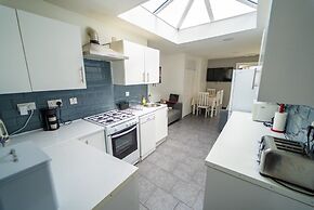 44 North Road Studios Near QE and UOB