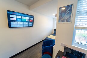 44 North Road Studios Near QE and UOB