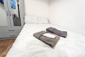44 North Road Studios Near QE and UOB