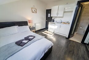44 North Road Studios Near QE and UOB