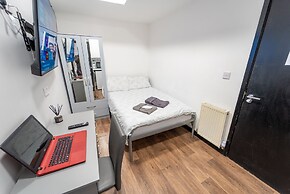 44 North Road Studios Near QE and UOB