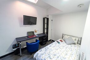 57 North Road Studios Near QE and UOB
