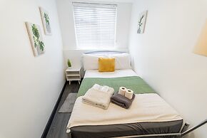 23 North Road Studios Near QE and UOB