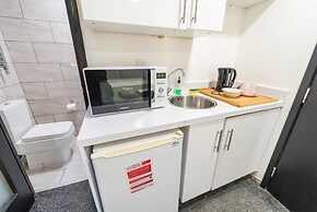 23 North Road Studios Near QE and UOB