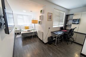 23 North Road Studios Near QE and UOB