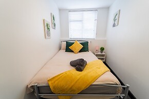 23 North Road Studios Near QE and UOB