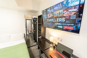 23 North Road Studios Near QE and UOB